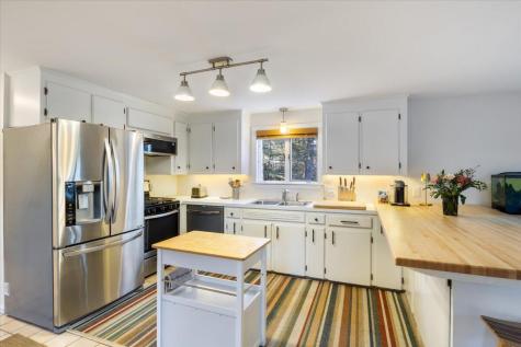 25 Rebecca Lane Yarmouth ME 04096