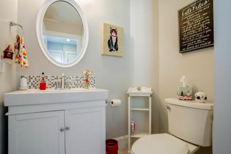 34 Andrews Avenue Falmouth ME 04105