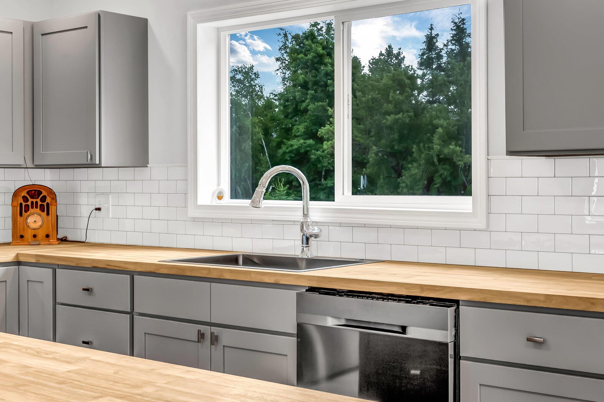 985 Main Road Eddington ME 04428