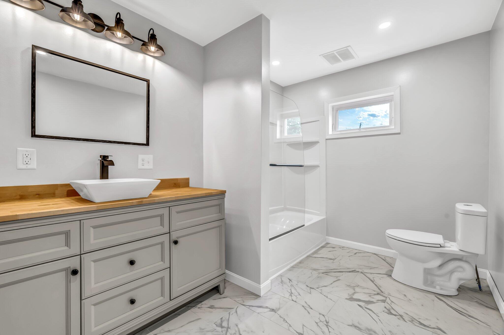 985 Main Road Eddington ME 04428