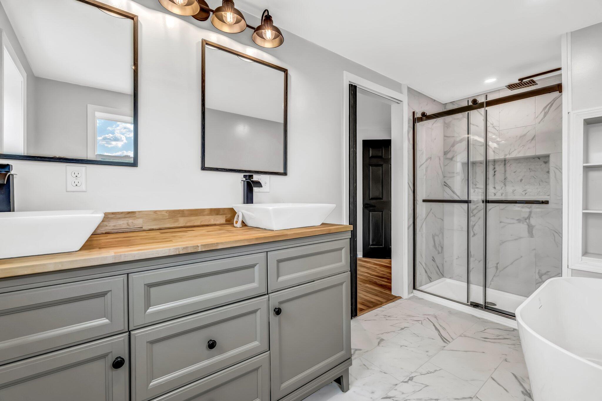 985 Main Road Eddington ME 04428