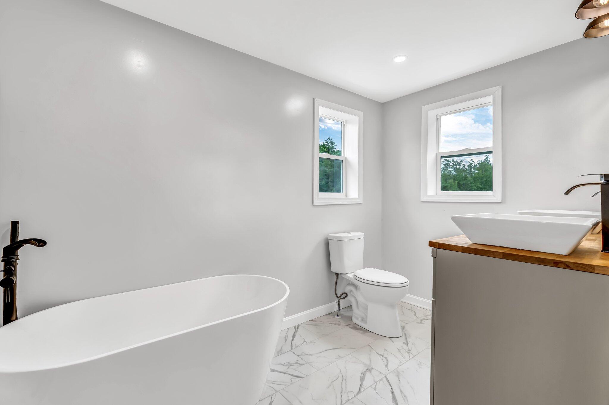 985 Main Road Eddington ME 04428