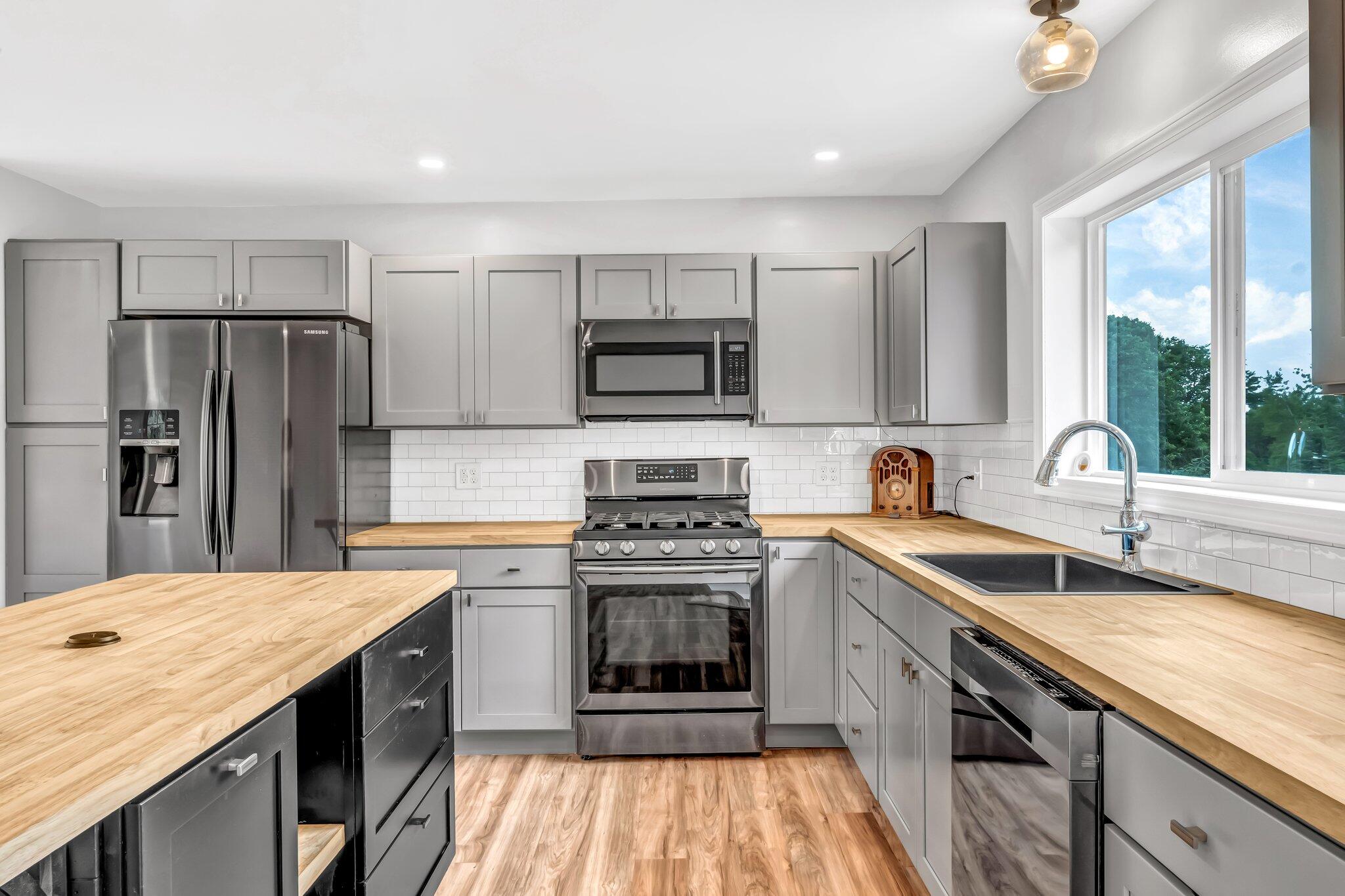 985 Main Road Eddington ME 04428