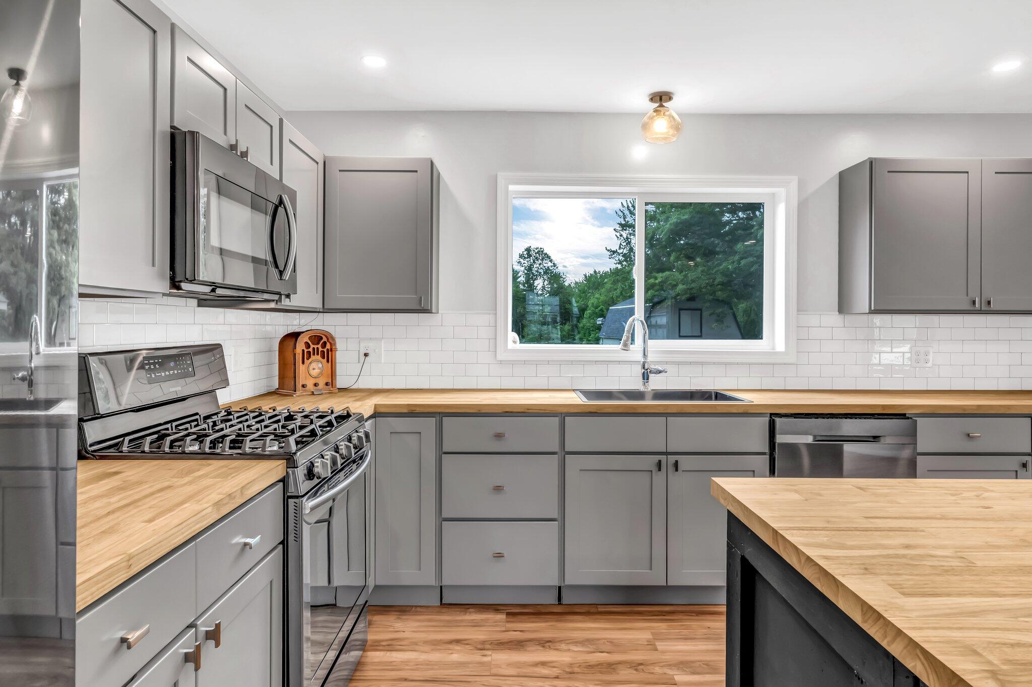 985 Main Road Eddington ME 04428