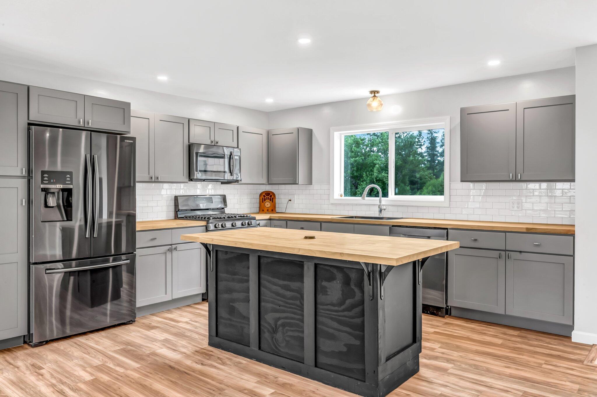 985 Main Road Eddington ME 04428