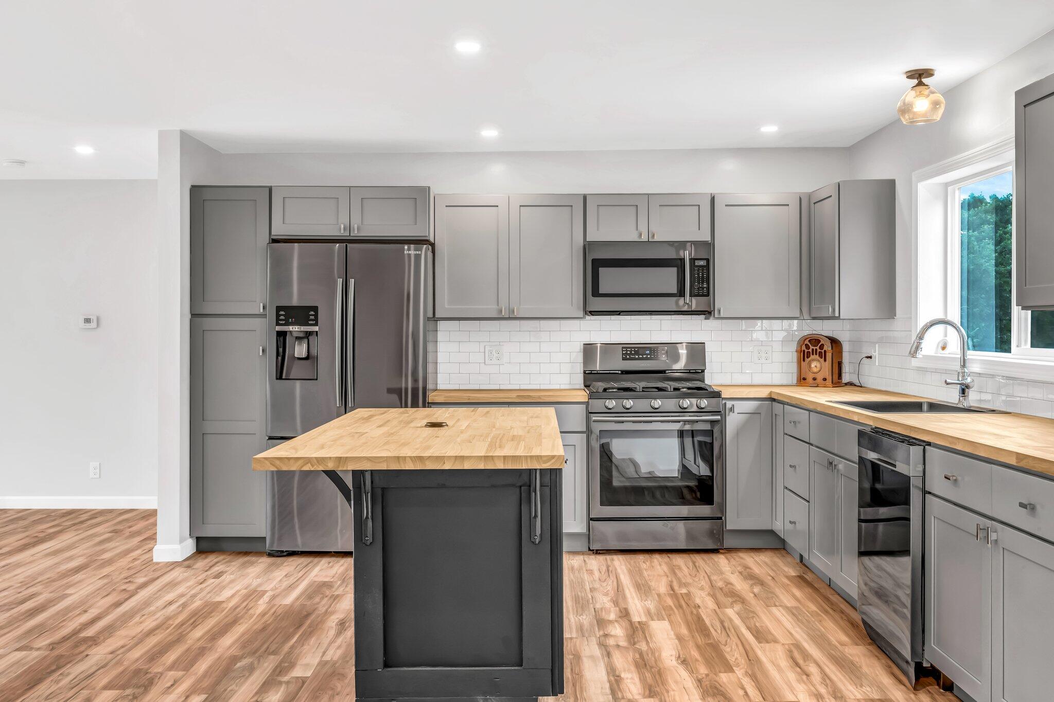 985 Main Road Eddington ME 04428