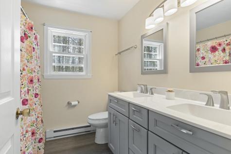 17 Glenndale Circle Scarborough ME 04074