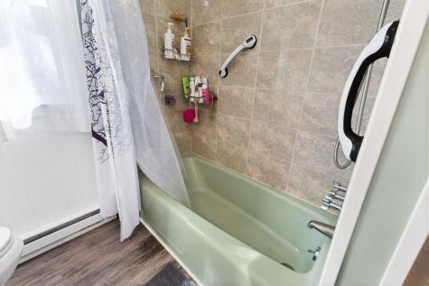 12 Mcdonald Avenue Ellsworth ME 04605