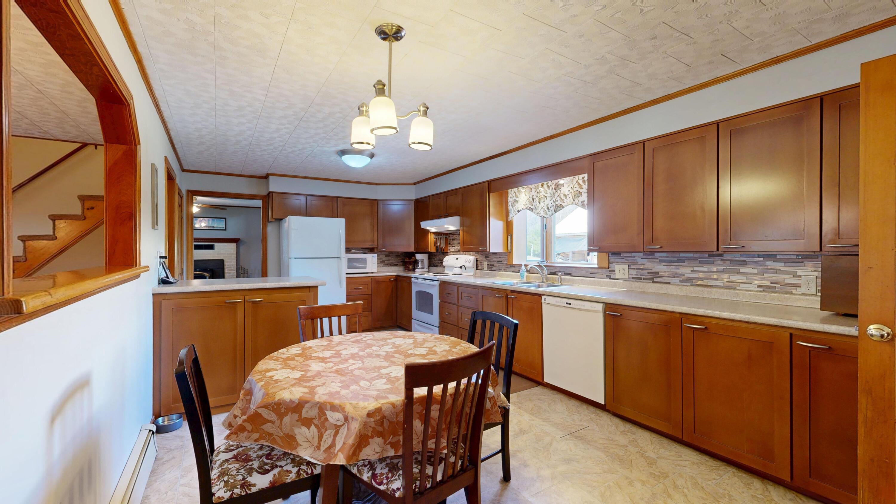 868 Paris Road Hebron ME 04238