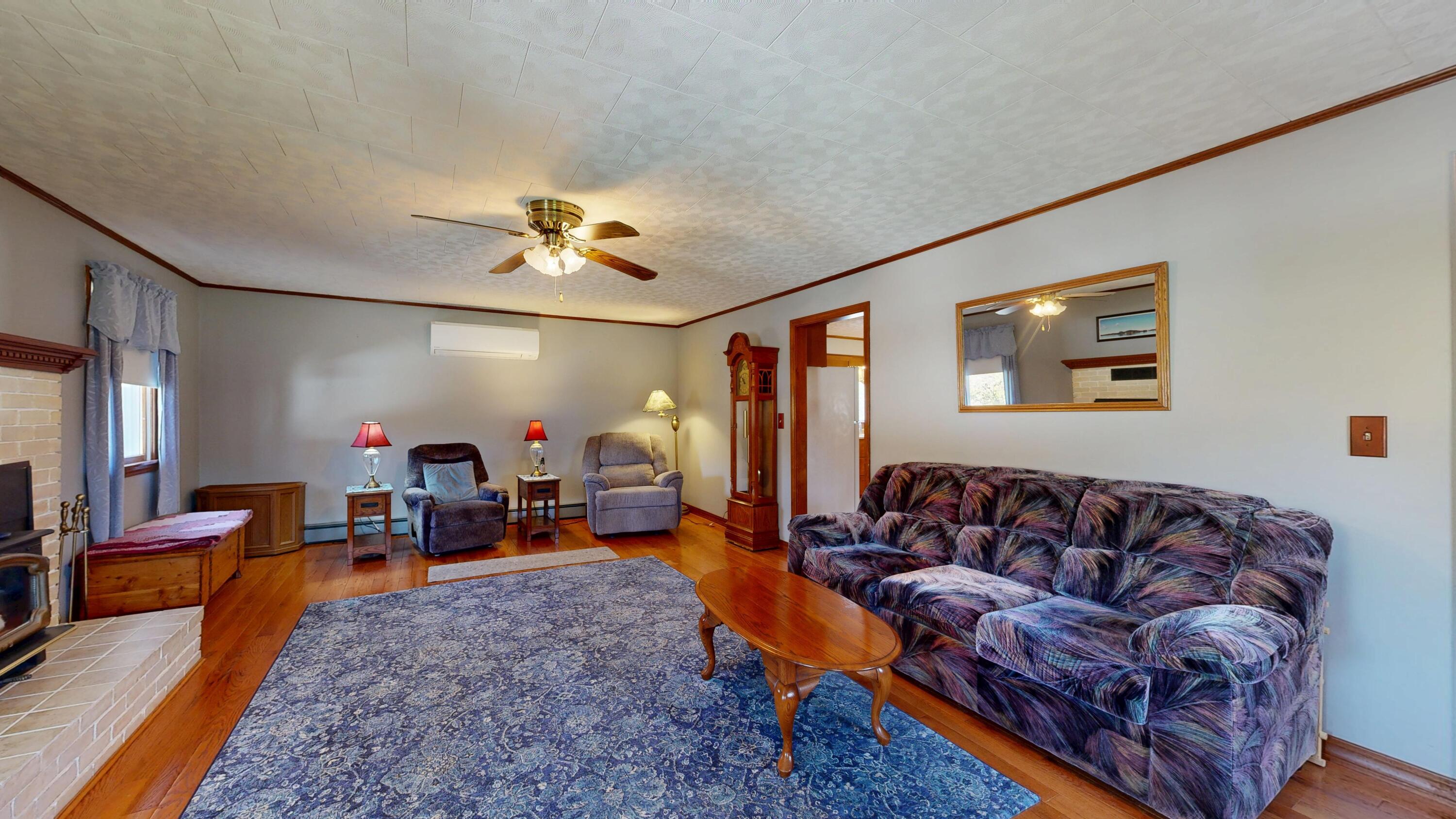 868 Paris Road Hebron ME 04238