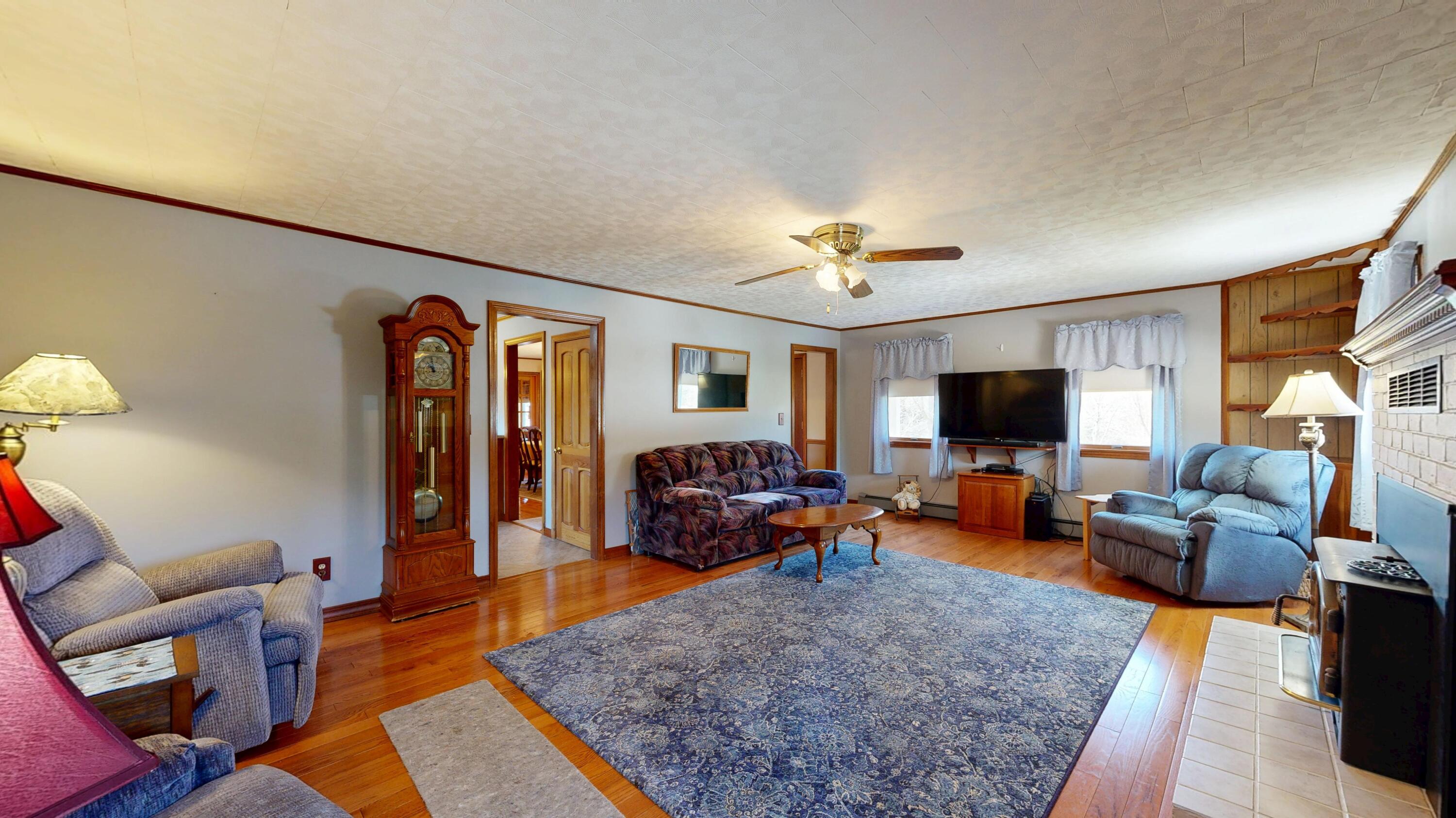 868 Paris Road Hebron ME 04238