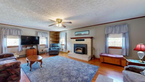 868 Paris Road Hebron ME 04238