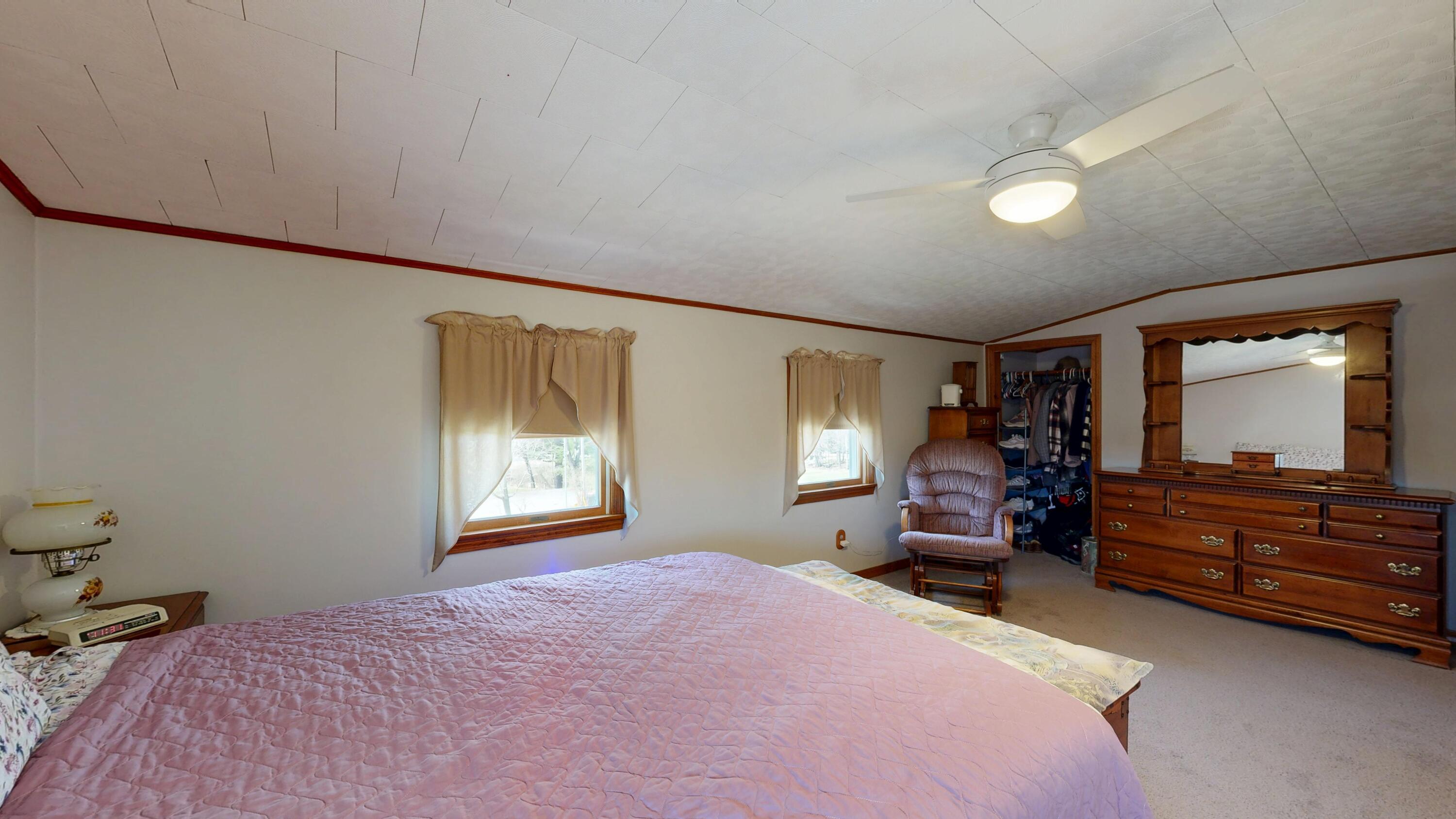 868 Paris Road Hebron ME 04238
