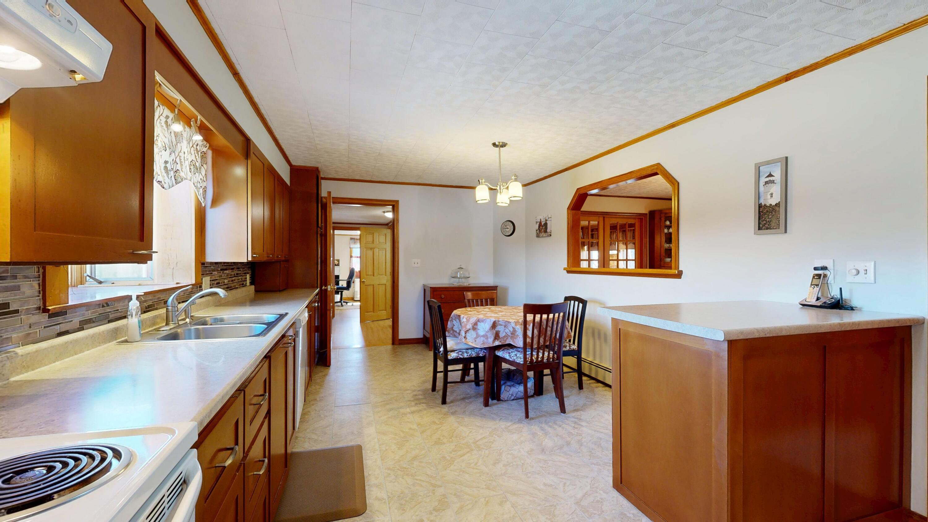 868 Paris Road Hebron ME 04238