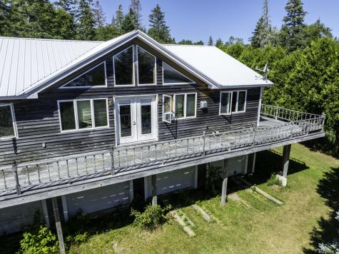 27 Us Route One Robbinston ME 04671