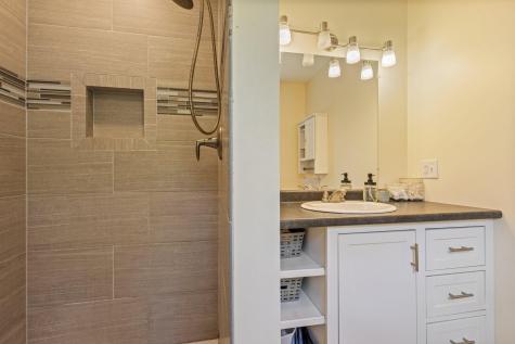 14 Cessna Way Naples ME 04055