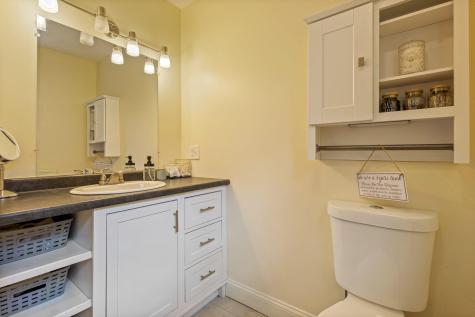 14 Cessna Way Naples ME 04055