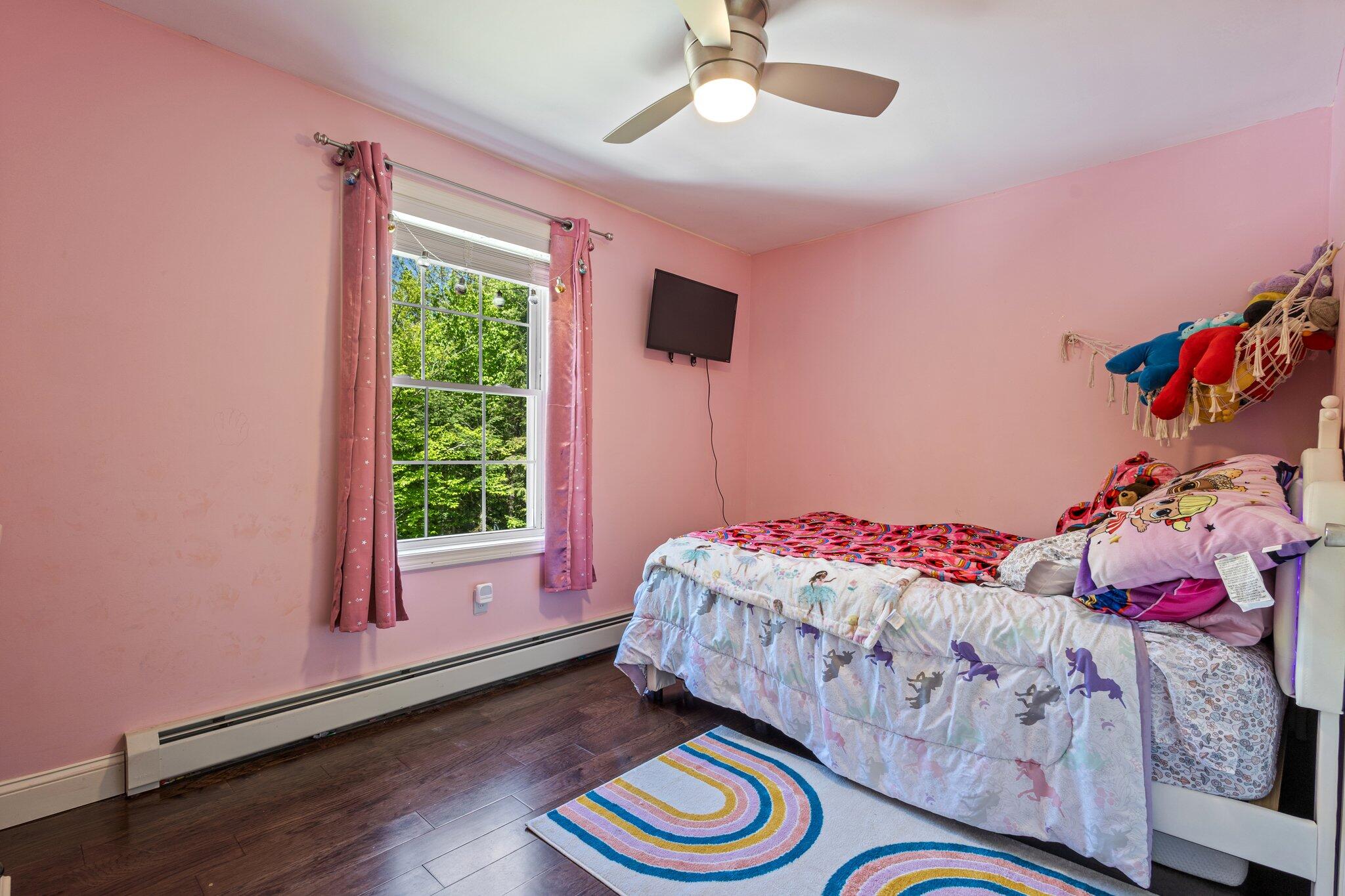 14 Cessna Way Naples ME 04055