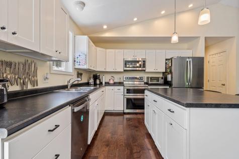 14 Cessna Way Naples ME 04055