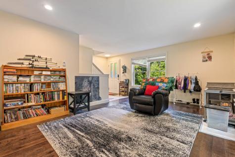 14 Cessna Way Naples ME 04055