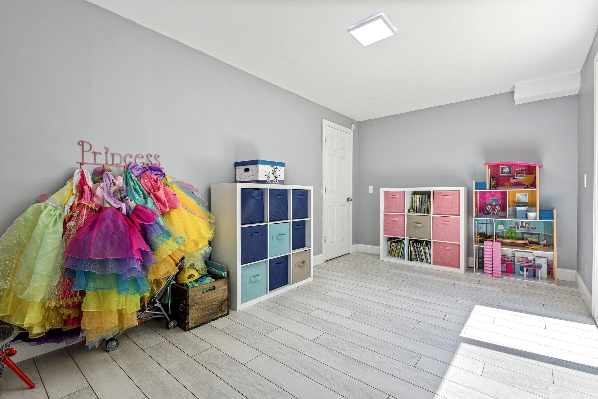 14 Cessna Way Naples ME 04055