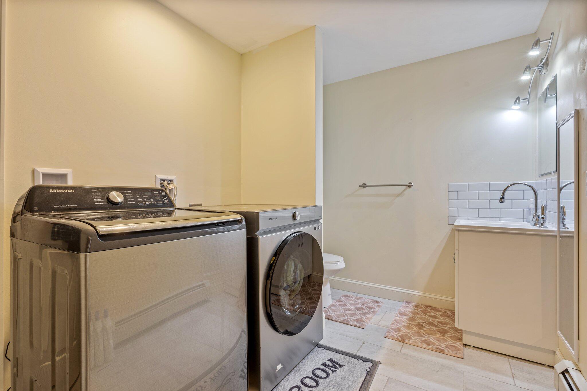 14 Cessna Way Naples ME 04055