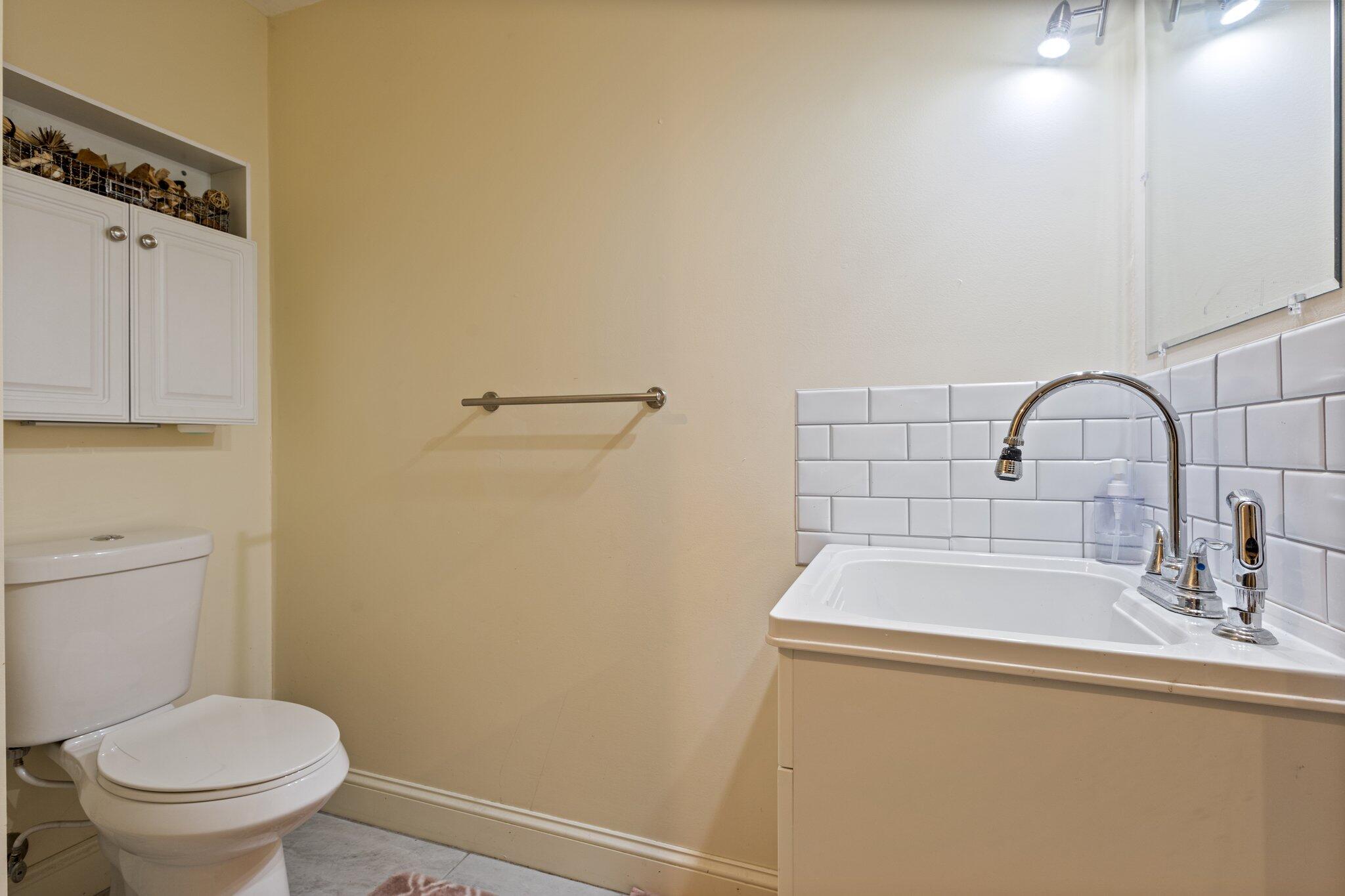 14 Cessna Way Naples ME 04055