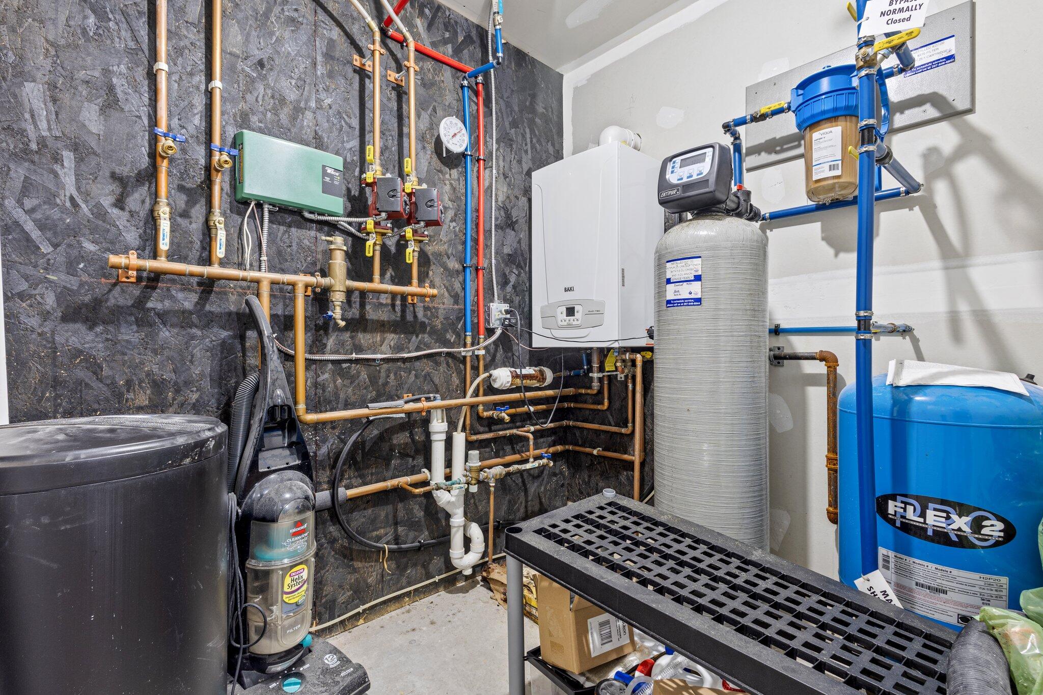 14 Cessna Way Naples ME 04055