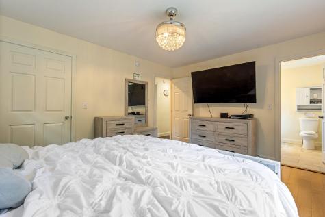 14 Cessna Way Naples ME 04055