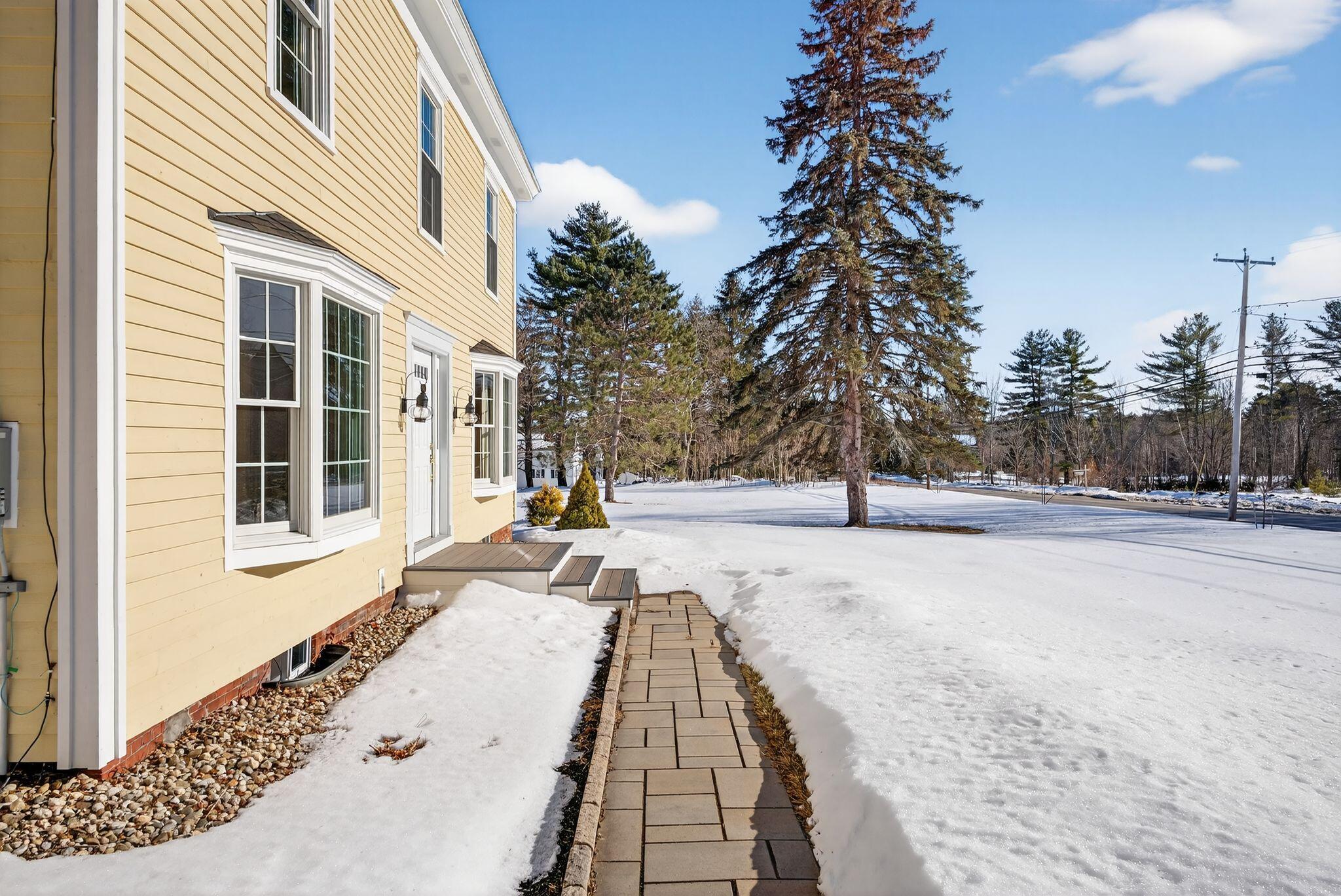 525 W Auburn Road Auburn ME 04210