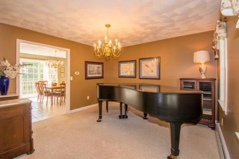 18 Sparrow Lane York ME 03909