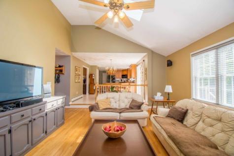 18 Sparrow Lane York ME 03909