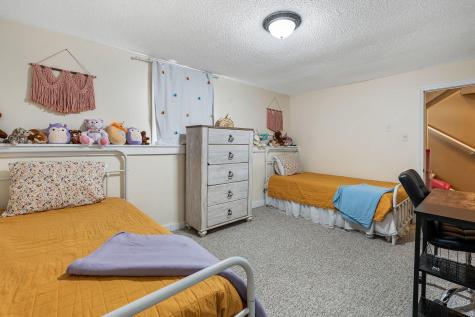 5 Hilton Place Lewiston ME 04240