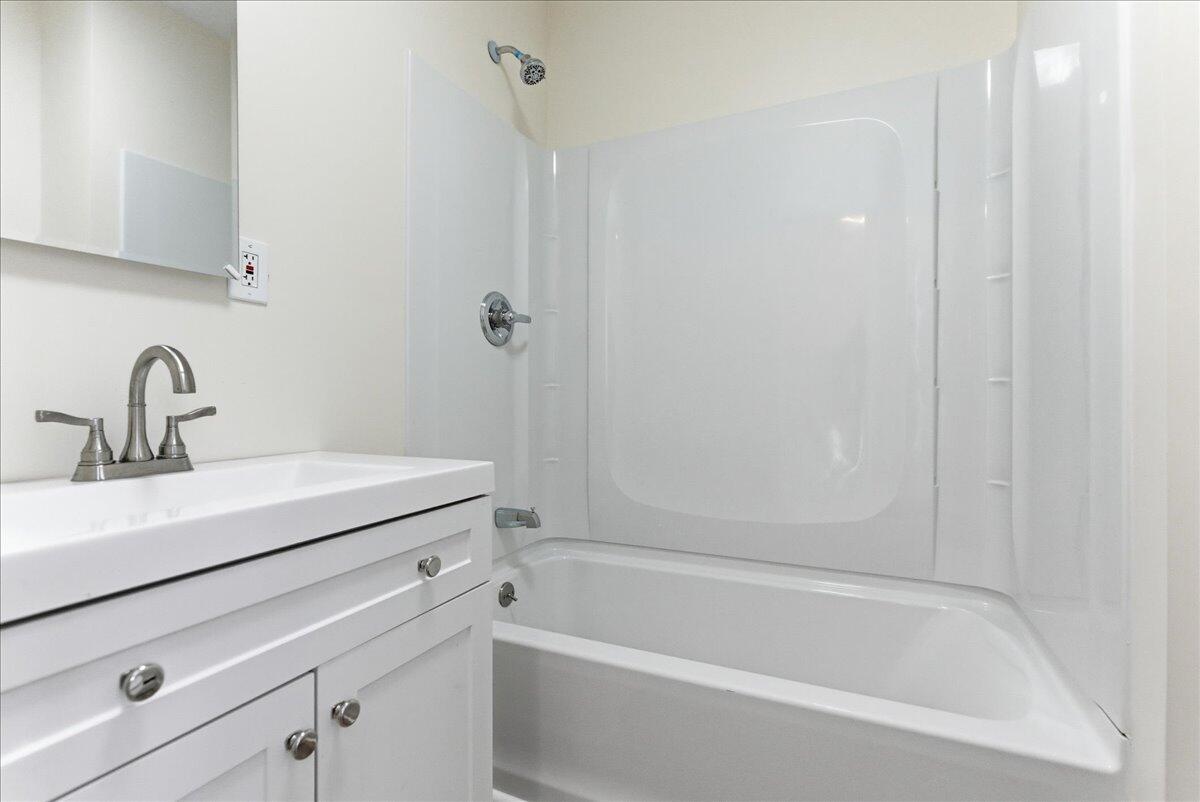 18 Lincoln Street Richmond ME 04357