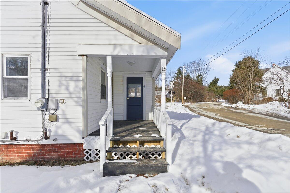 18 Lincoln Street Richmond ME 04357