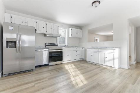 18 Lincoln Street Richmond ME 04357