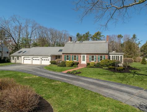 16 Hedgerow Drive Falmouth ME 04105