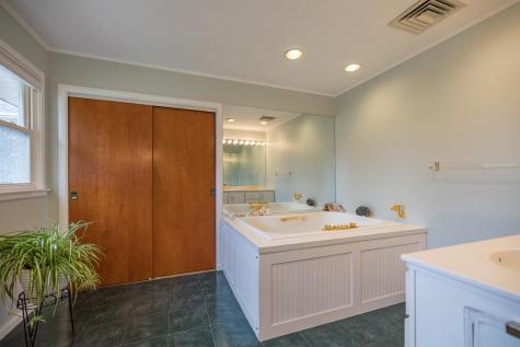 15 Delcliffe Lane Lewiston ME 04240