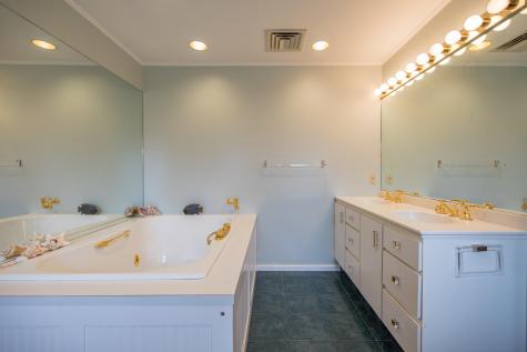 15 Delcliffe Lane Lewiston ME 04240