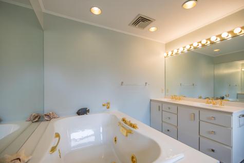 15 Delcliffe Lane Lewiston ME 04240