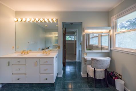 15 Delcliffe Lane Lewiston ME 04240