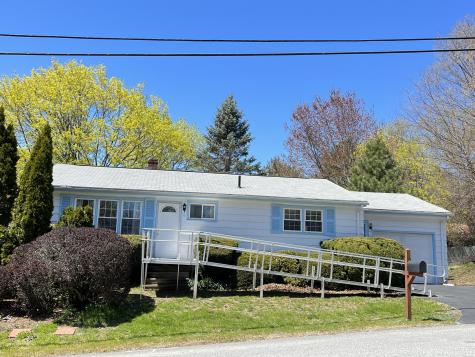 18 Sherbrooke Avenue Lewiston ME 04240