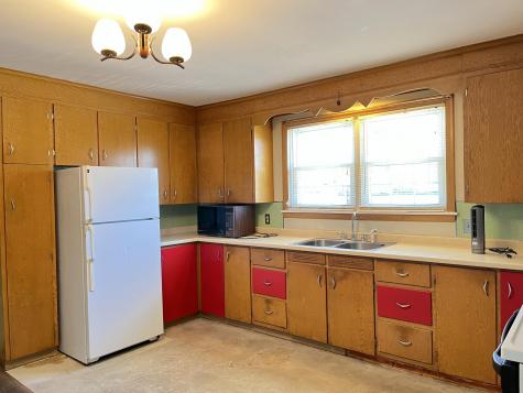 18 Sherbrooke Avenue Lewiston ME 04240