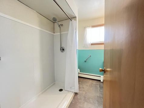 18 Sherbrooke Avenue Lewiston ME 04240
