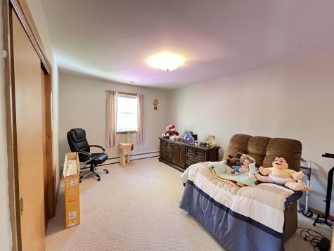 18 Sherbrooke Avenue Lewiston ME 04240