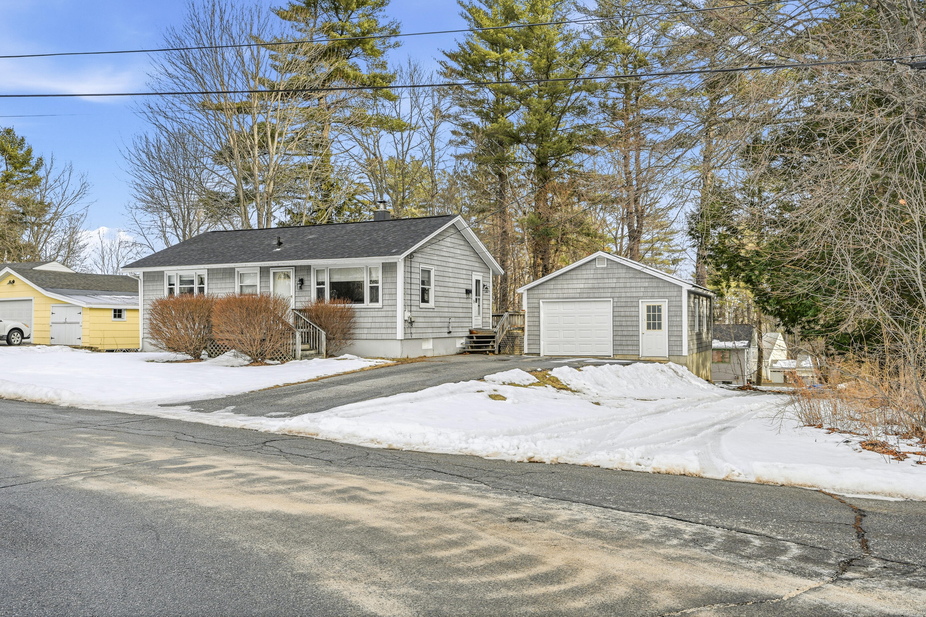 8 Roberta Street Farmingdale ME 04344