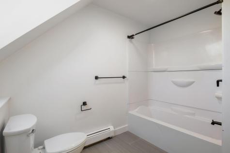 38 Blackthorne Lane Gray ME 04039