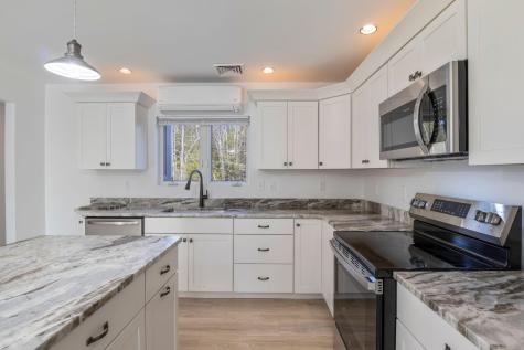 38 Blackthorne Lane Gray ME 04039