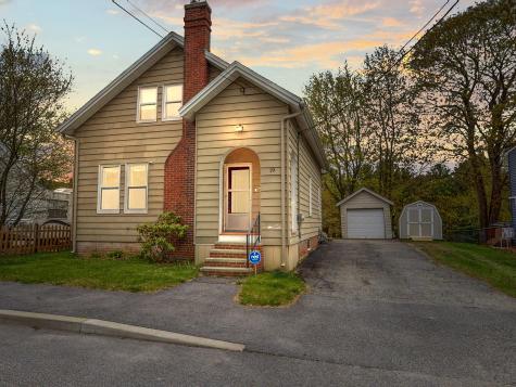 19 Fairlawn Avenue Lewiston ME 04240
