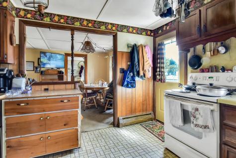 1069 River Avenue Gardiner ME 04345